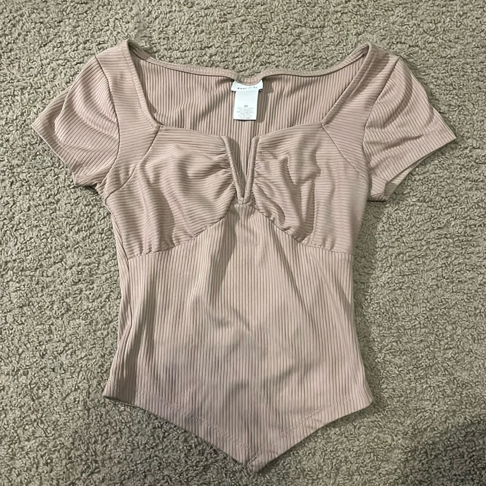 Top with wire slit